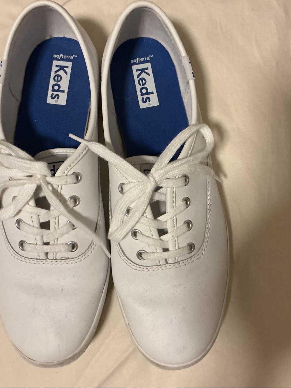 Keds women’s leather tie up sneakers size 7